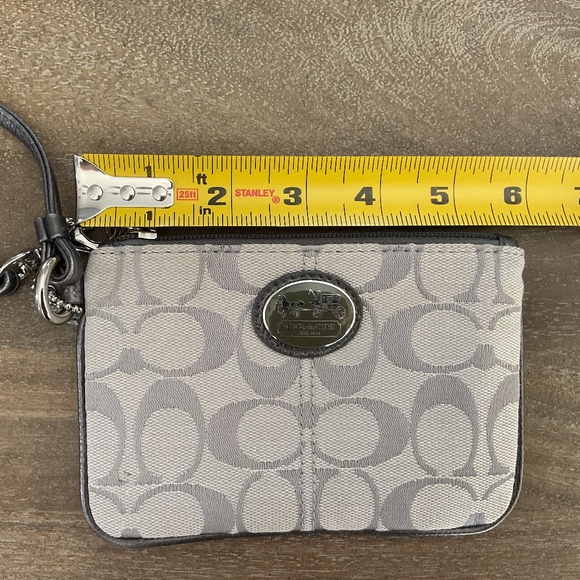 Coach wristlet - Picture 2 of 4